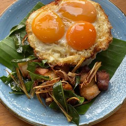 ข้าวสามชั้นทอดน้ำปลา