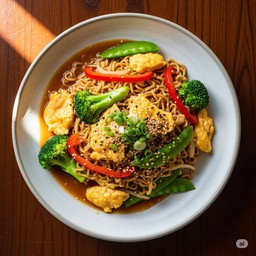 มาม่าผัดไข่ใส่หมู