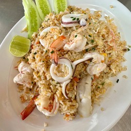 ข้าวผัดทะเล จานใหญ่