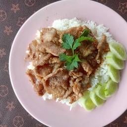 ข้าวหมูทอดกระเทียม