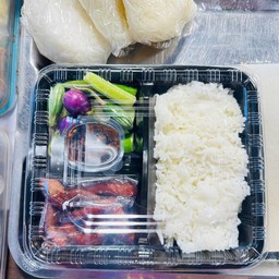ข้าวสวยหมูแดดเดียวนำ้พริกตาแดง