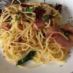 สปาเก๊ตตี้เบคอนผัดพริกแห้ง