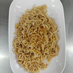 เส้นมาม่าลวก