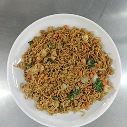 ผัดมาม่าหมูสับ