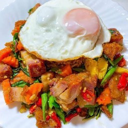 พริกแกงหมูกรอบไข่ดาว