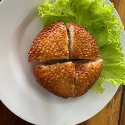 ซาลาเปาทอดใส้หมูแดง