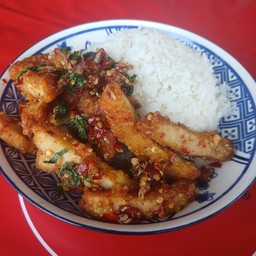 กระเพราไก่กรอบ