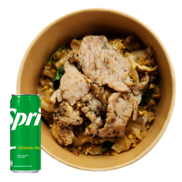 [อร่อยซ่ากับโค้ก] เส้นใหญ่ผัดซีอิ๊วหมูคั่วกระทะ +  สไปรท์ ออริจินัล (กระป๋อง)