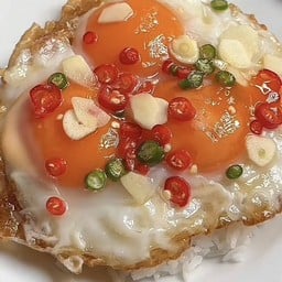 ข้าวไข่ดาวทอดพริกน้ำปลา