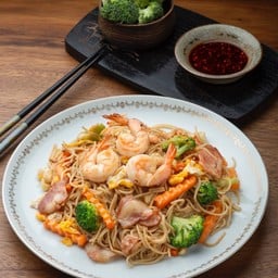 ผัดหมี่ซั่วโต๊ะกลม(เกี๊ยวจีน-โต๊ะกลม)