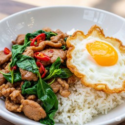 ข้าวกระเพราหมู + ไข่ดาว