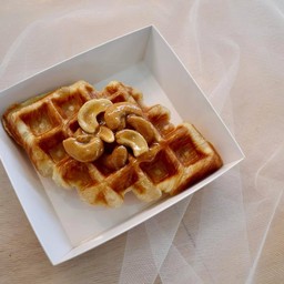 ครอฟเฟิล คาราเมล + เม็ดมะม่วง