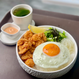 ข้าวหน้าไก่คาราเกะไข่ดาว