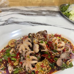 ยำปลาหมึกสาย