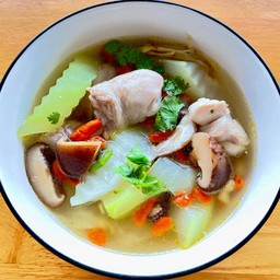 ไก่ตุ๋นฟักเก๋ากี้เห็ดหอม