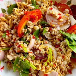 ยำมาม่าหมูสับ