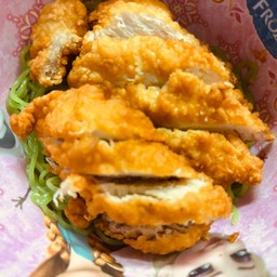 หมี่คลุกไก่กรอบ+น้ำพริกกากหมู