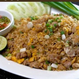 ข้าวผัดหมูใส่ไข่