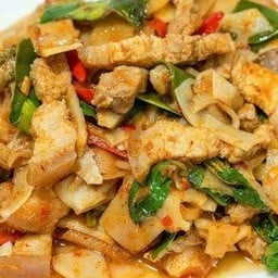 ข้าวหมูสามชั้นผัดพริกแกงหน่อไม้ดอง