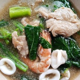 ราดหน้าผัดไทยหน้าเมืองทรัพย์