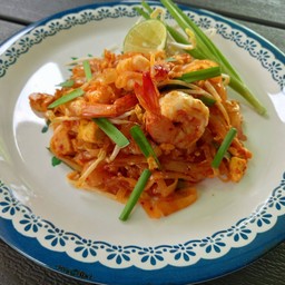 ผัดไทกุ้งสด พิเศษ