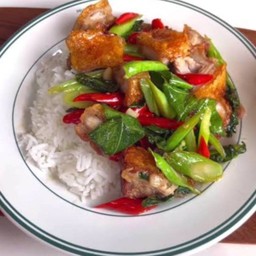 แขนงหมูกรอบราดข้าว