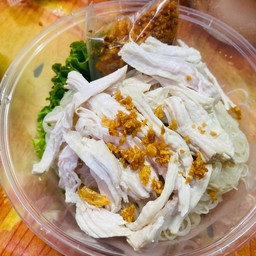 [อร่อยซ่ากับโค้ก] หมี่คลุกไก่ฉีก+น้ำพริกกากหมู +  โค้ก ออริจินัล (กระป๋อง)