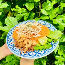 หมี่ไก่ฉีกรสแซ่บ (เมนูมีหอมกระเทียมเจียว)