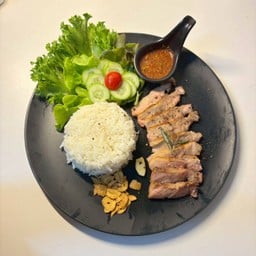 [อร่อยซ่ากับโค้ก] ข้าวหมูย่างจิ้มแจ่ว +  โค้ก ออริจินัล (กระป๋อง) 