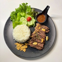 ข้าวหน้าเนื้อพิคานย่าย่างจิ้มแจ่ว