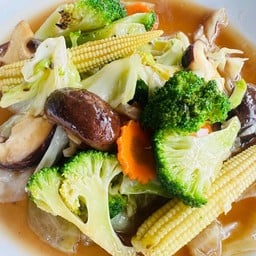 ผัดผักรวมเห็ดหอม🍄🟫🥬ราดข้าว