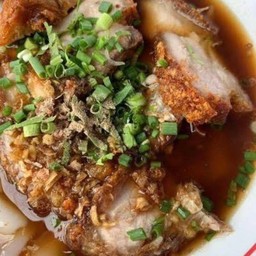 ก๋วยเตี๋ยวหมูกรอบ