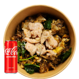 [อร่อยซ่ากับโค้ก] เส้นใหญ่ผัดซีอิ๊วไก่คั่วกระทะ +  โค้ก ออริจินัล (กระป๋อง)