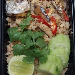 ข้าวผัด น้ำพริกกะปิ ปลาทู