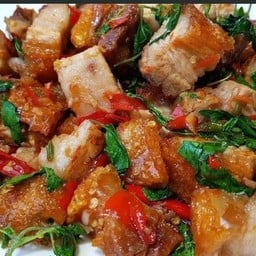 กระเพราหมูกรอบ By บัว