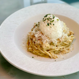 สปาเก็ตตี้คาโบนาร่ากับไข่ดาวน้ำ
