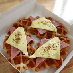 ครอฟเฟิล แฮม+ชีส