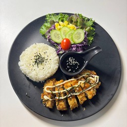 ข้าวหน้าไก่ทอดทงคัดสึก