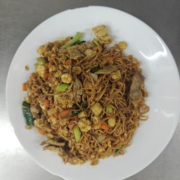 ผัดมาม่าหมูชิ้น