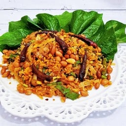 ยำแหนม ข้าวทอดกรอบ ไม่ใส่หนังหมู (แหนม+ข้าวทอดกรอบ) แหนม 2 แท่งใหญ่