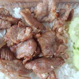 ข้าวหมูทอดกระเทียม