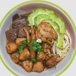 เตี๋ยวไก่มะระน้ำข้น ลาซาล 14 ซอยลาซาล 14