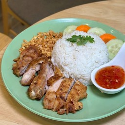 ข้าวสะโพกไก่ทอดน้ำปลา