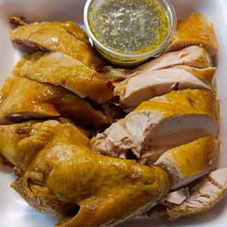 ไก่เนื้อต้มน้ำปลาไซส์ใหญ่ครึ่งตัวสับชิ้น+น้ำจิ้มซีฟู้ด กล่องละ