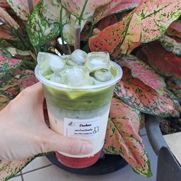 มัทฉะลาเต้สตอเบอรี่