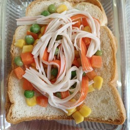 ปังพิซซ่า ผักรวม ปูอัด