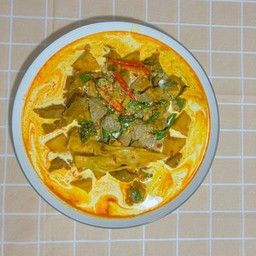 แกงกะทิเนื้อ นุ่ม มะเขือพริกแกงใต้