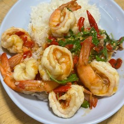 กะเพรากุ้ง ราดข้าว