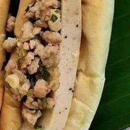 ขนมปังญวน หมูสับ หมูยอ