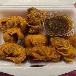 กึ๋นไก่ต้มน้ำปลา+น้ำจิ้มซีฟู้ด กล่องละ